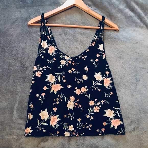 floral tank top! 🖤 - Picture 1 of 1